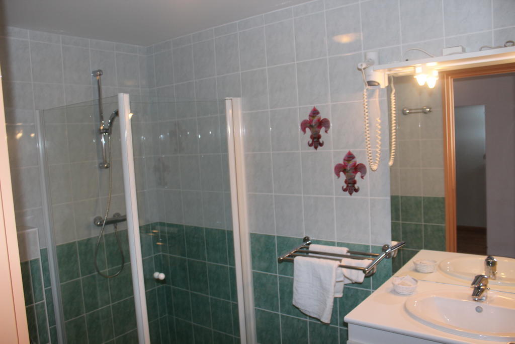 Le Champ Des Lys Hotel Amancey Ruang foto