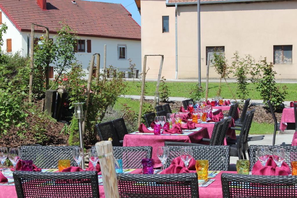 Le Champ Des Lys Hotel Amancey Bagian luar foto