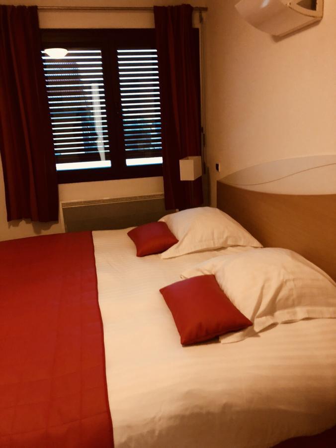 Le Champ Des Lys Hotel Amancey Bagian luar foto